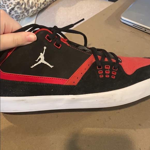 Men’s Jordan’s sneakers size 9.5 - Picture 3 of 5